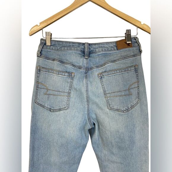 American Eagle Vintage Hi Rise Button Fly Distressed Jean Size 8 - Picture 5 of 10